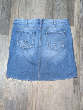 Silver Jeans Light Blue Denim Francy Skirt with Frayed Hem
